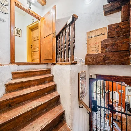 Krumlov Apartman *